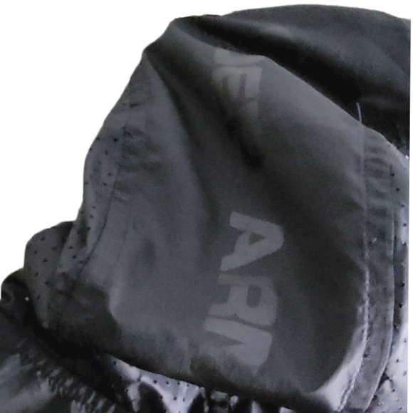 Under Armour wind breaker jacket - Picture 3 of 6